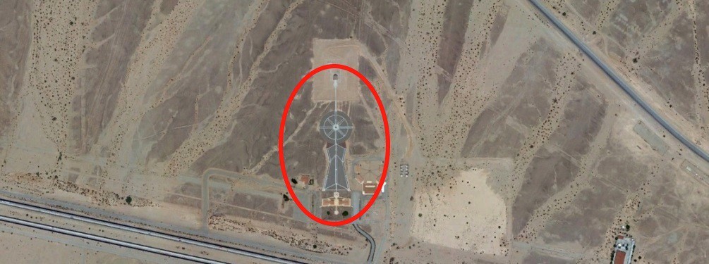 Центр мира в пустыне Сонора, Фелисити, США